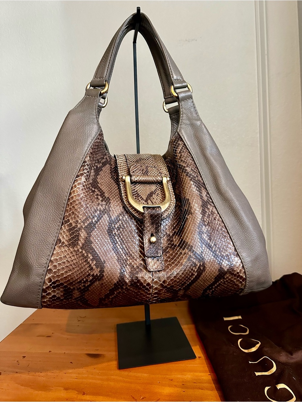 Gucci Gray Python-Texture Leather Stirrup Shoulder Bag - Large
